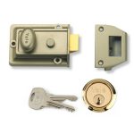 YALE 77 NON-DEADLOCKING TRADITIONAL NIGHTLATCH